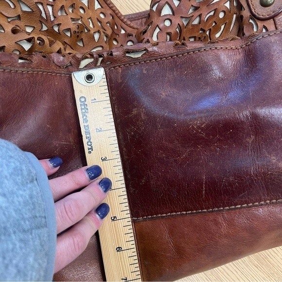 Isabella Fiore Italian leather carry all tote bag - Picture 12 of 15